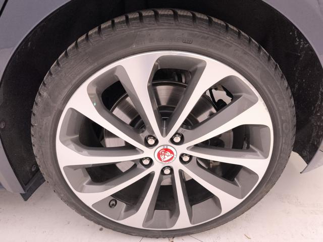 JAGUAR XE usata, con Trazione integrale