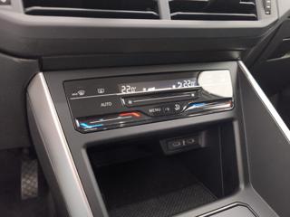 VOLKSWAGEN Taigo usata, con USB