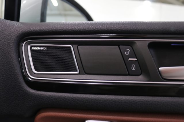 VOLKSWAGEN Touareg usata, con Sensore di pioggia