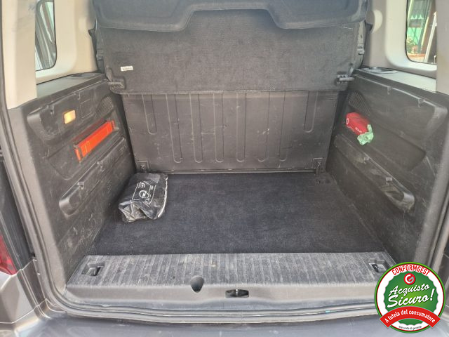 OPEL Combo Life usata, con USB