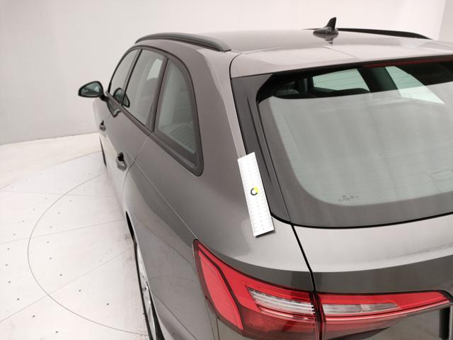 AUDI A4 usata, con Sensori di parcheggio anteriori