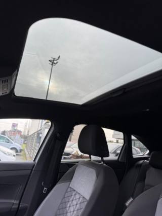 VOLKSWAGEN Taigo usata, con Airbag testa