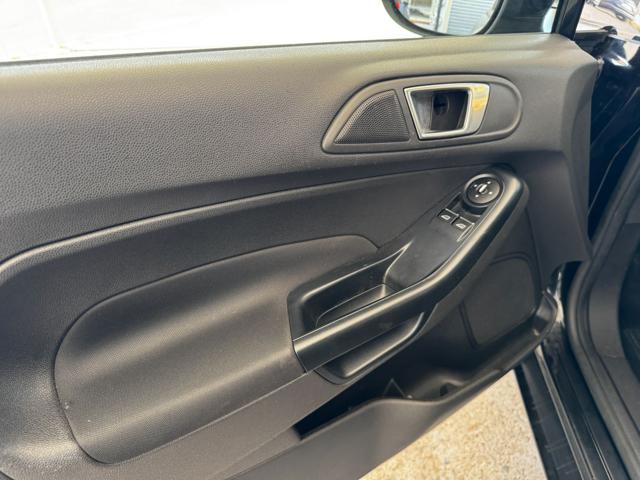 FORD Fiesta usata, con Specchietti laterali elettrici