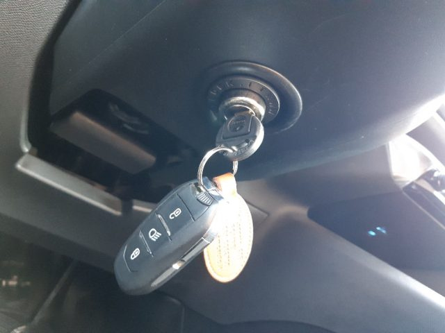 PEUGEOT 3008 usata, con USB