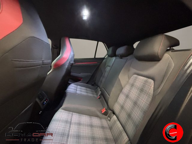 VOLKSWAGEN Golf usata, con USB