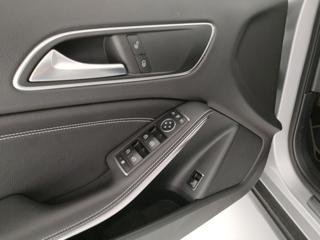 MERCEDES-BENZ GLA 180 usata, con Controllo automatico clima