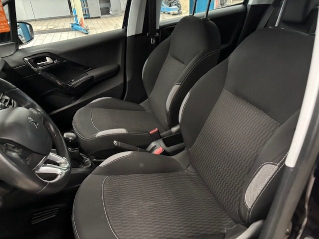 PEUGEOT 208 usata, con Sensore di luce