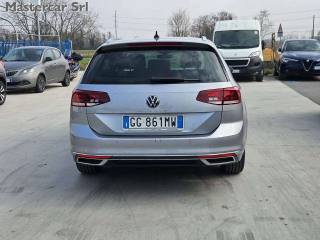 VOLKSWAGEN Passat Variant usata, con Alzacristalli elettrici