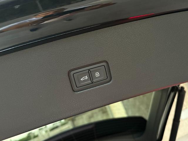 AUDI Q8 usata, con Freno di stazionamento elettrico