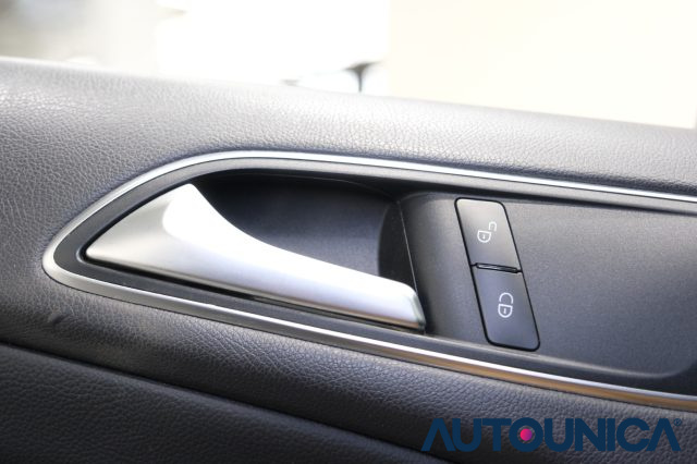 MERCEDES-BENZ B 180 usata, con Airbag testa