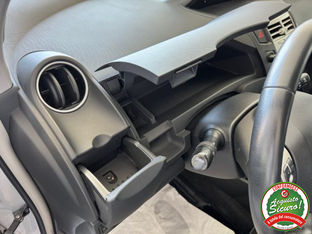 TOYOTA Yaris usata, con Autoradio digitale