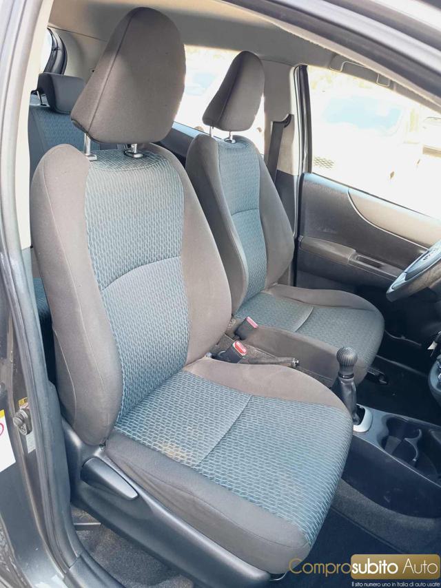 TOYOTA Yaris usata, con Sedile posteriore sdoppiato