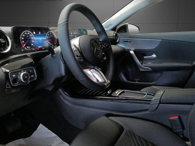 MERCEDES-BENZ A 180 usata, con Chiusura centralizzata