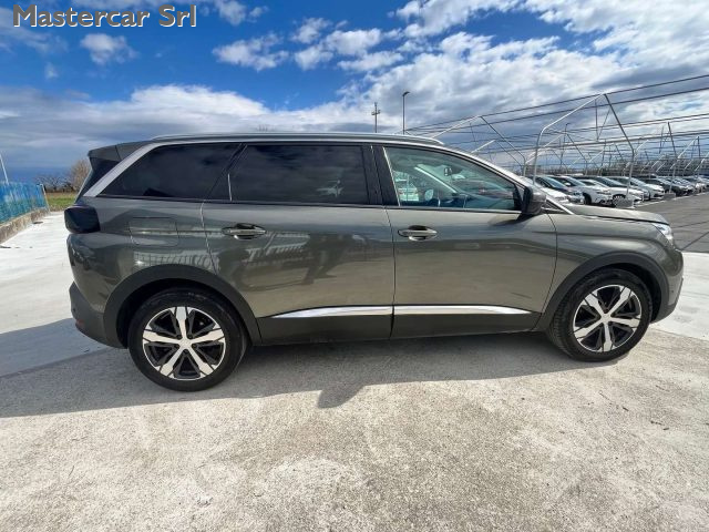 PEUGEOT 5008 usata, con Autoradio