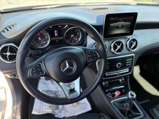 MERCEDES-BENZ GLA 180 usata, con Controllo automatico clima