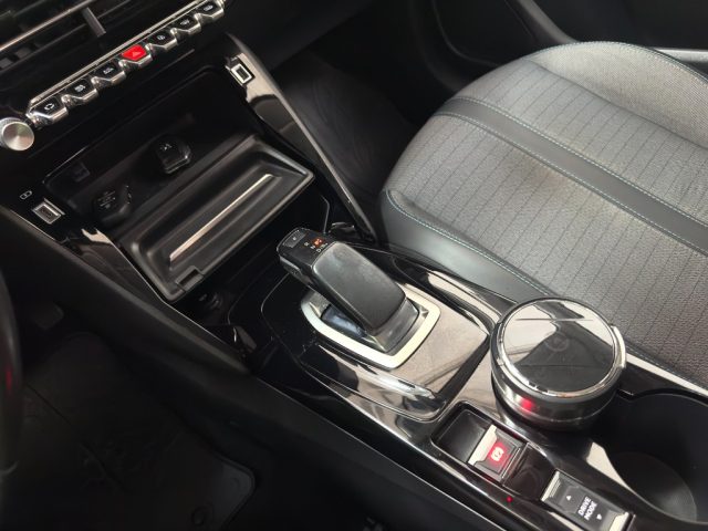PEUGEOT 208 usata, con Controllo automatico clima