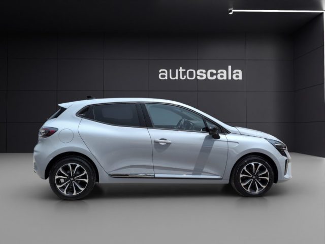 RENAULT Clio usata, con Boardcomputer