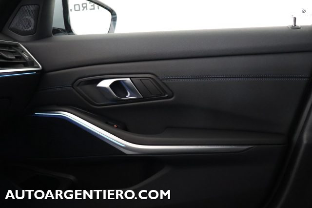 BMW 320 usata, con Sensori di parcheggio anteriori