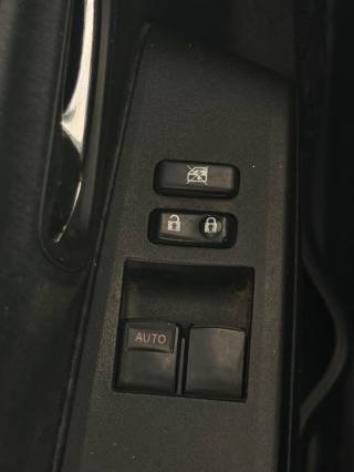 TOYOTA Yaris usata 17