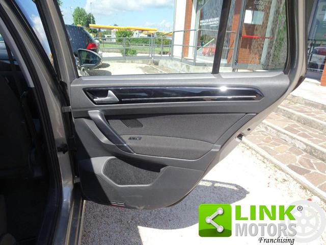 VOLKSWAGEN Golf Sportsvan usata, con Sedile posteriore sdoppiato