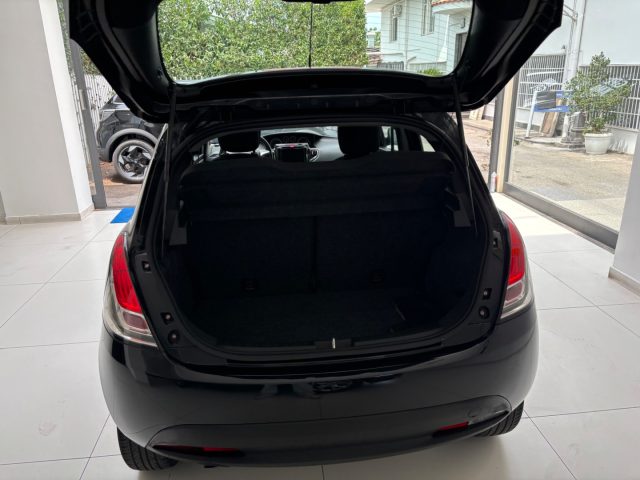 LANCIA Ypsilon usata, con USB