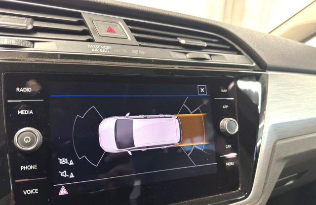 VOLKSWAGEN Touran usata, con Park Distance Control