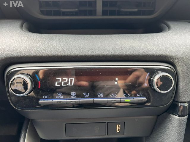 TOYOTA Yaris usata 24