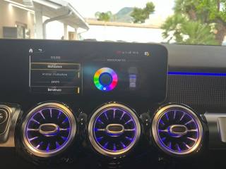 MERCEDES-BENZ GLB 200 usata, con Controllo elettronico della corsia