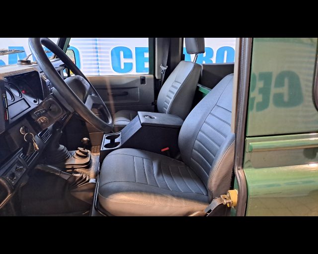 LAND ROVER Defender usata 23