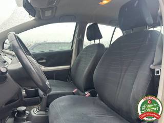 TOYOTA Yaris usata, con Autoradio