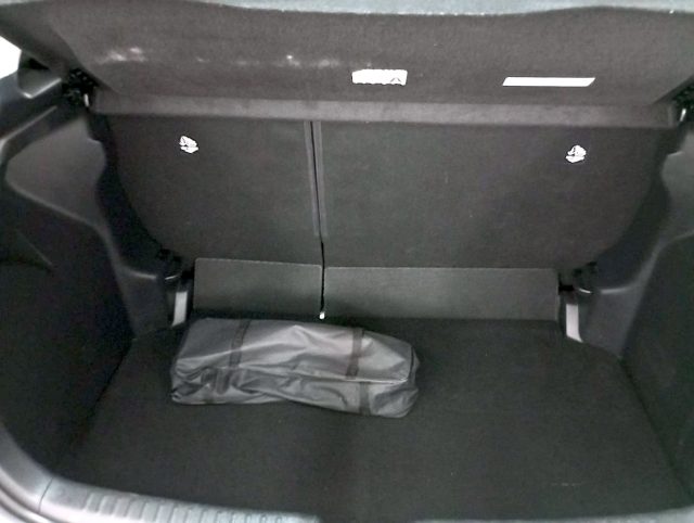 TOYOTA Yaris usata, con Sedile posteriore sdoppiato