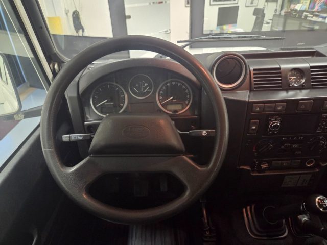 LAND ROVER Defender usata 25