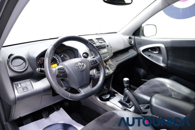 TOYOTA RAV 4 MY23 usata, con Alzacristalli elettrici