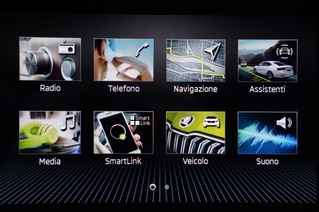 SKODA Karoq usata, con Autoradio digitale