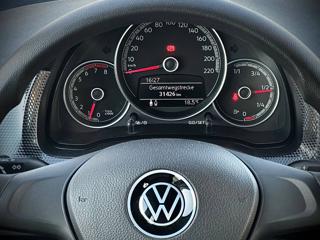 VOLKSWAGEN up! usata, con MP3