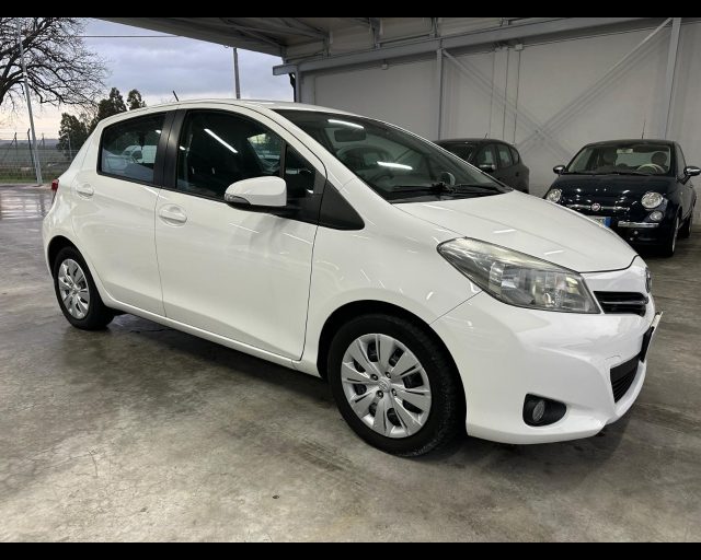TOYOTA Yaris usata, con Airbag laterali