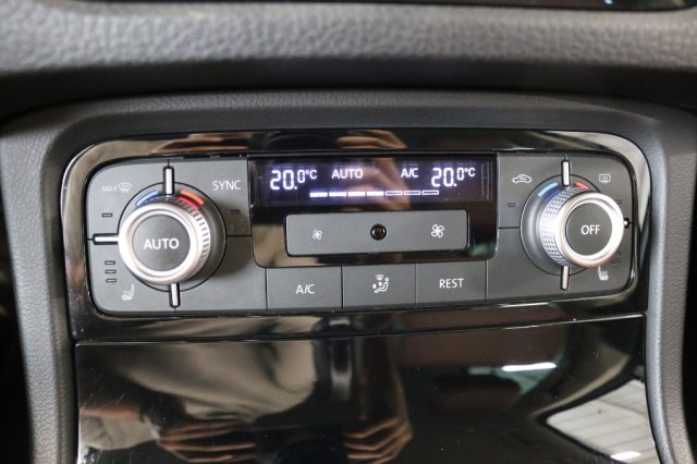 VOLKSWAGEN Touareg usata 25