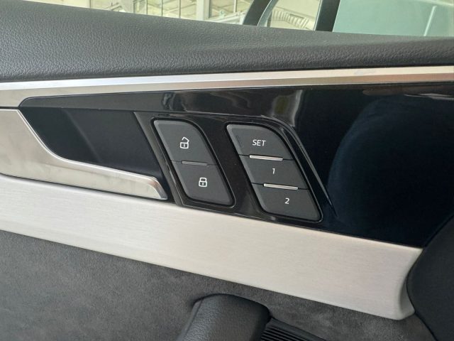 AUDI A4 usata, con Fari LED