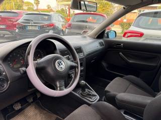 VOLKSWAGEN Golf usata, con Autoradio