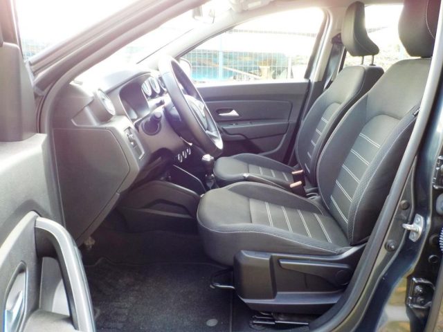 DACIA Duster usata, con USB