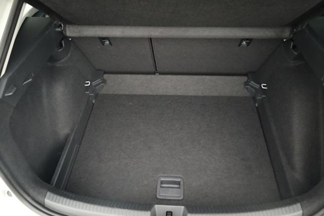 VOLKSWAGEN Taigo usata, con Spoiler