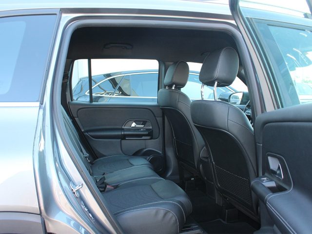 MERCEDES-BENZ GLB 180 usata, con Sedile posteriore sdoppiato