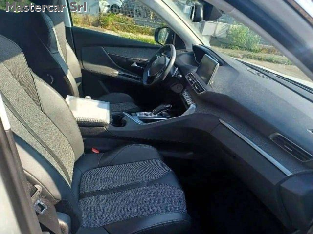PEUGEOT 5008 usata, con Autoradio