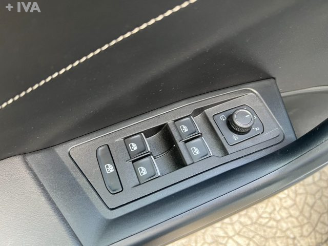 VOLKSWAGEN T-Roc usata 19