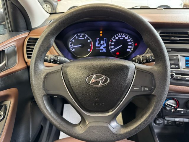 HYUNDAI i20 usata, con Sedile posteriore sdoppiato