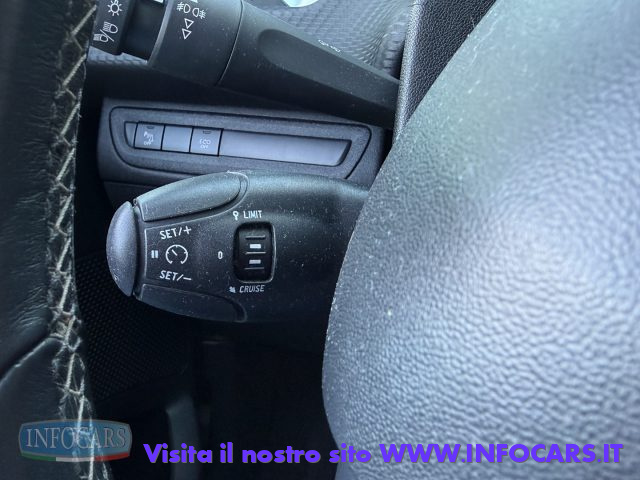 PEUGEOT 208 usata, con Volante in pelle