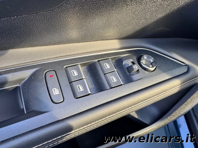 PEUGEOT 5008 usata, con Fari LED