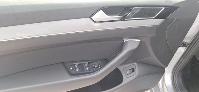 VOLKSWAGEN Passat Variant usata, con Climatizzatore