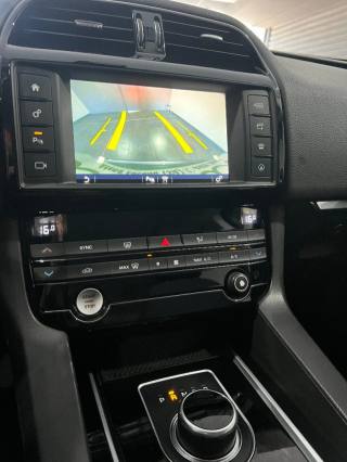 JAGUAR F-Pace usata, con Boardcomputer