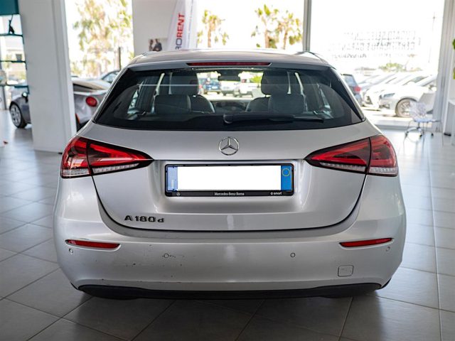 MERCEDES-BENZ B 180 usata, con Alzacristalli elettrici